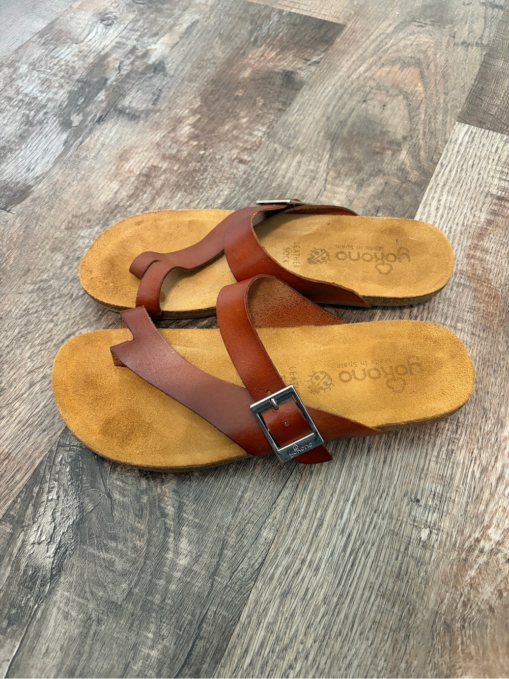 Women's Brown Leather Buckle Toe-Loop Sandals by Yokono- Made in Spain
